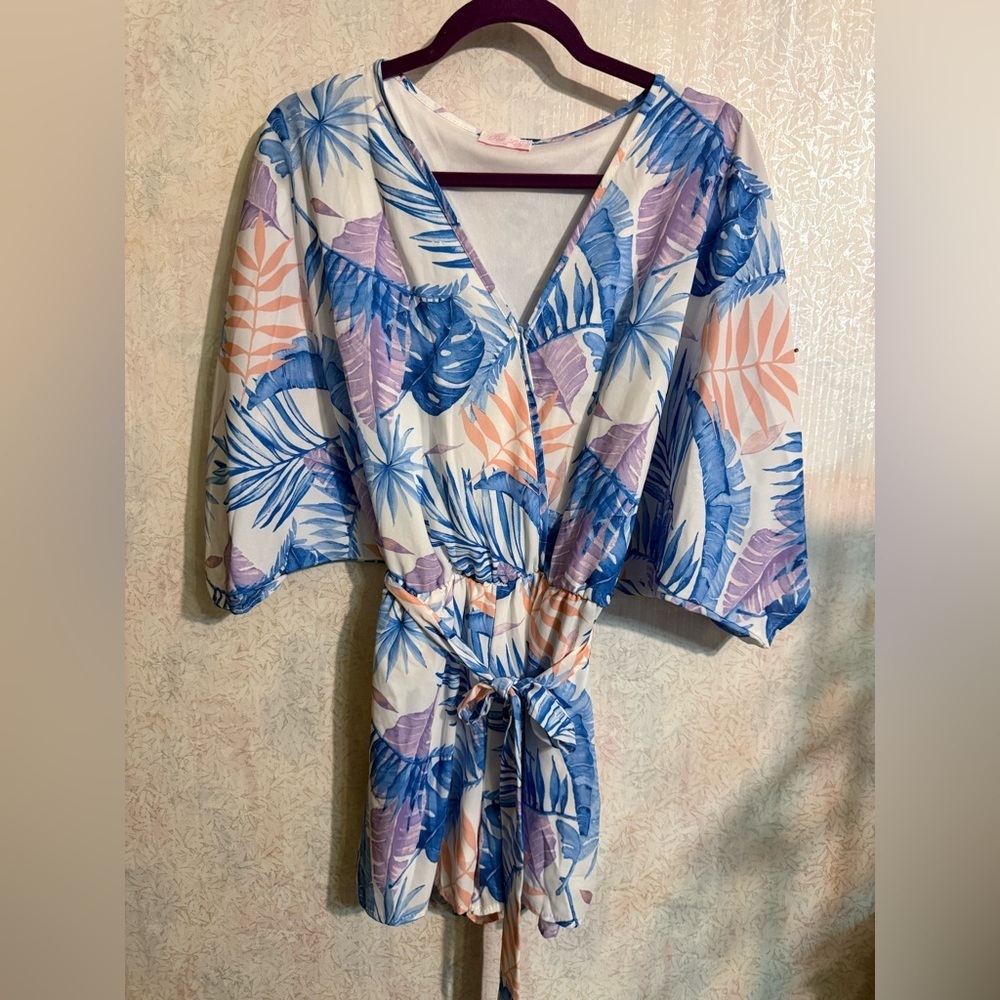 Pink Lily Tropical Leaves Vacation Romper, Kimono-Style Sleeves, A Waist Tie M
